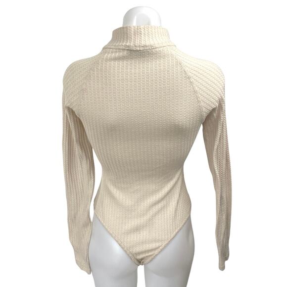 Lulus Women's Beige Tan Waffle Knit Long Sleeve Turtleneck Bodysuit Top Size S - Picture 2 of 4